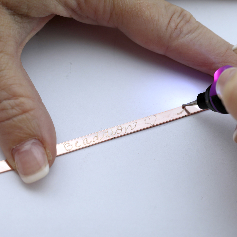 Micro Engraver Tool with LED Light, 1 mm / 0.04 in and 4 mm / 0.16 in, Tips, 1 Allen Wrench, Requires 2 AAA Batteries not included - Image 3